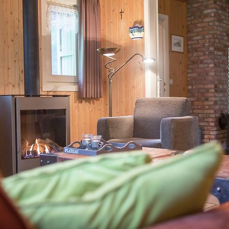 Luxurious Chalet In Oud Turnhout With Large Garden Villa Oud-Turnhout Esterno foto